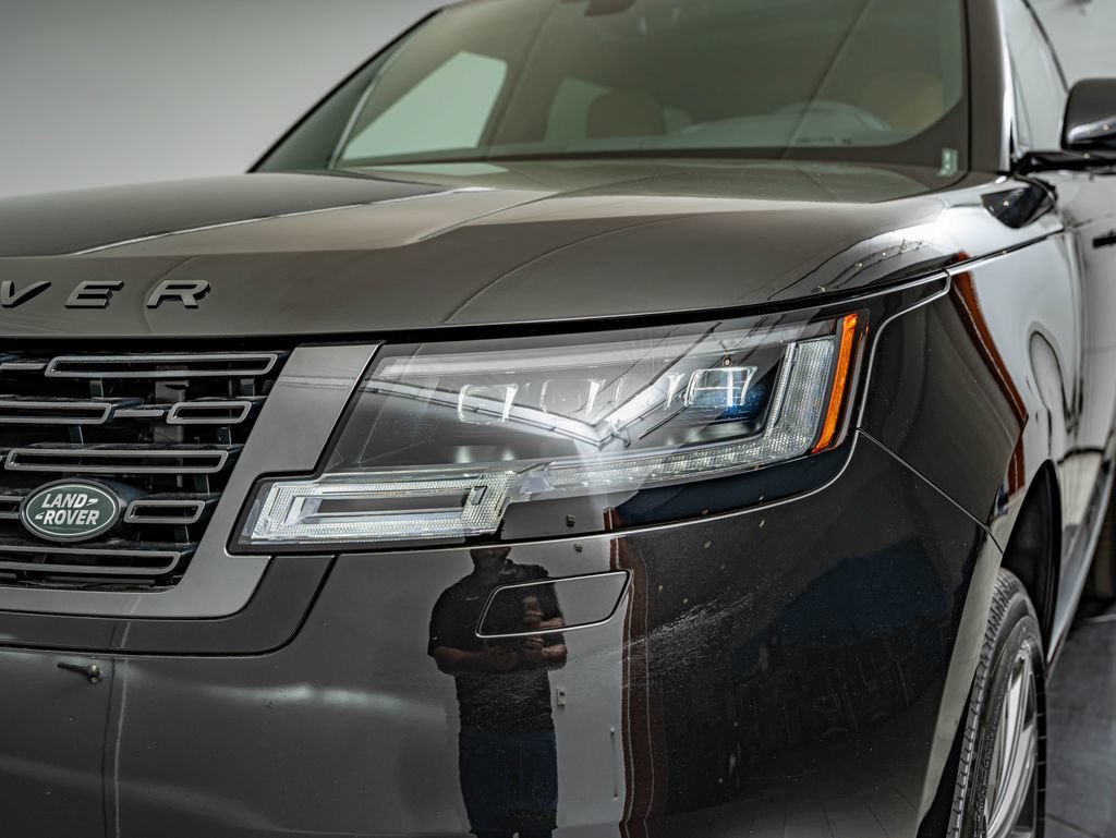 New 2026 Santorini Black Land Rover SE image 13