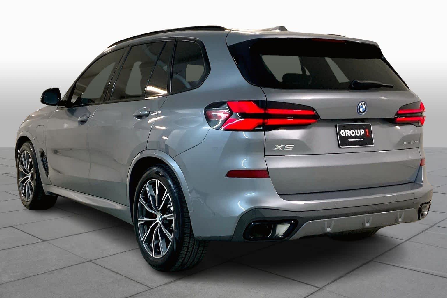 New 2026 Skyscraper Grey Metallic BMW xDrive50e image 12