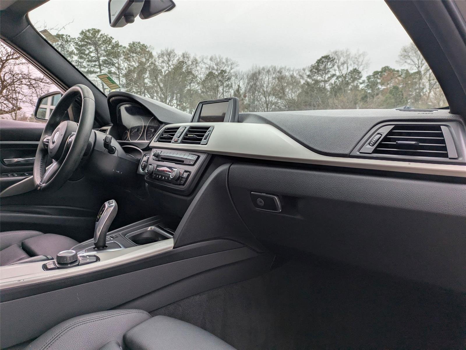 Used 2014 Glacier Silver Metallic BMW 320i image 29