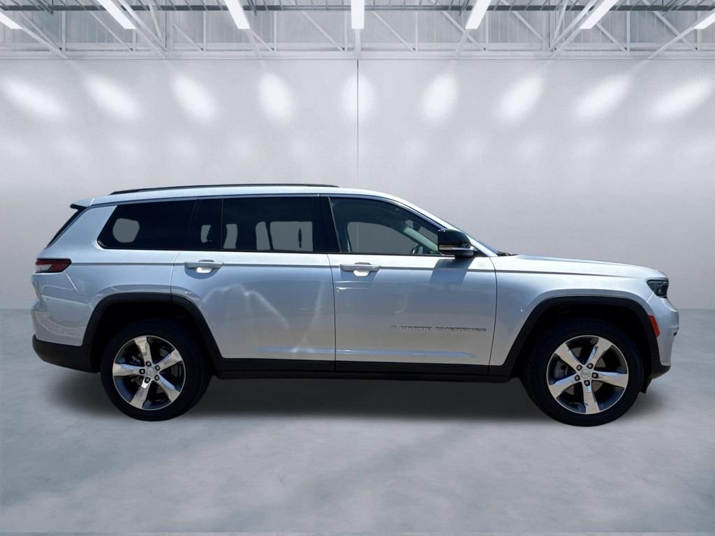 Used 2021 Silver Jeep Limited image 3
