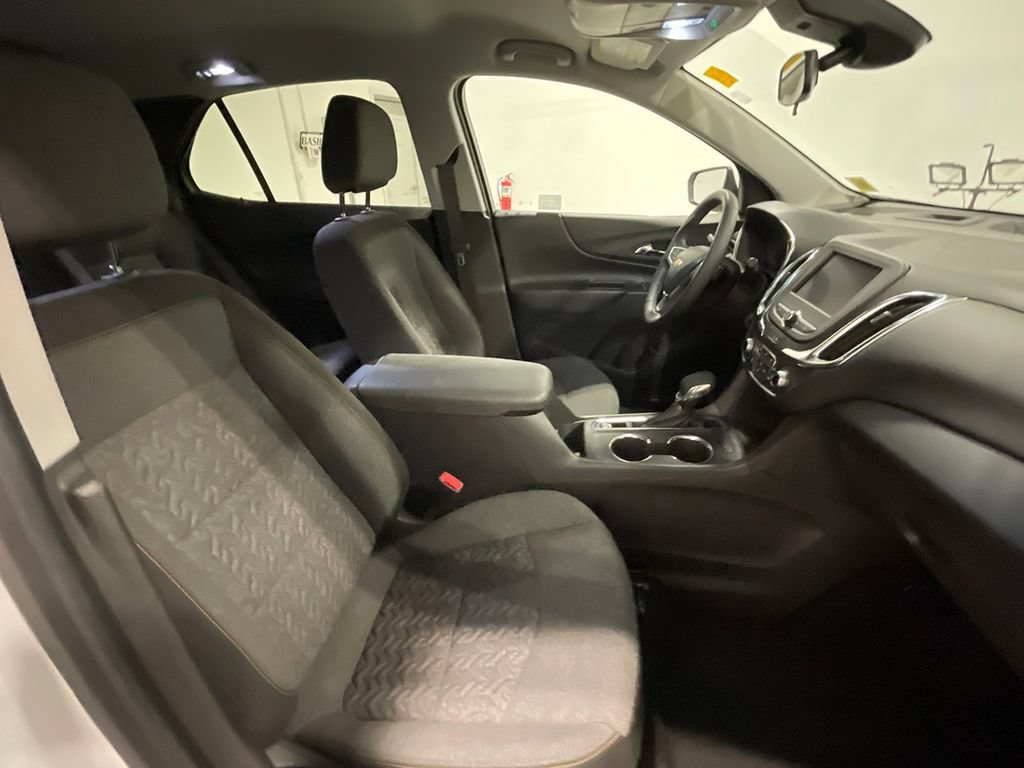 Used 2024 Summit White Chevrolet LT image 26