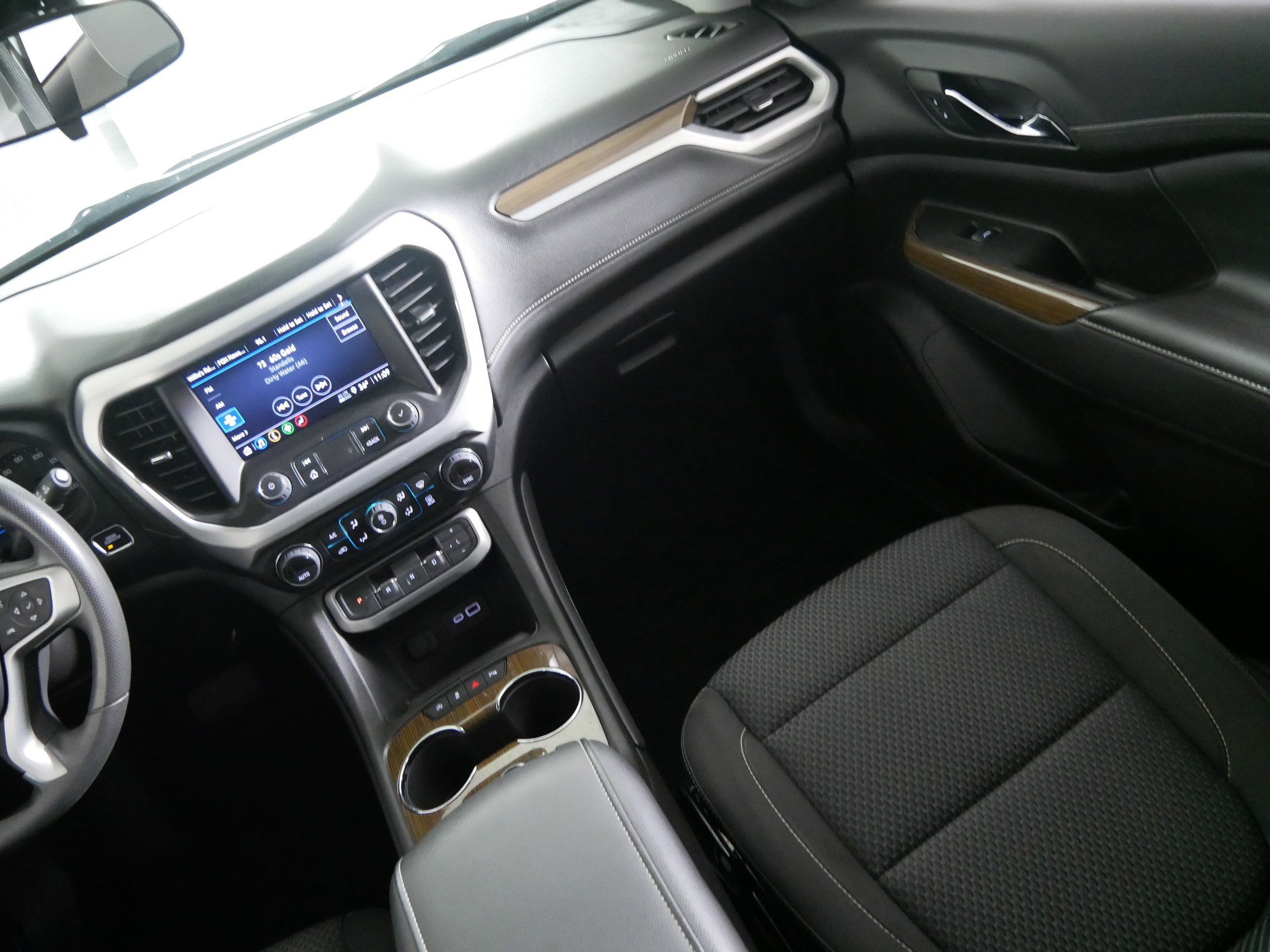 2023 GMC Acadia SLE - Photo 11