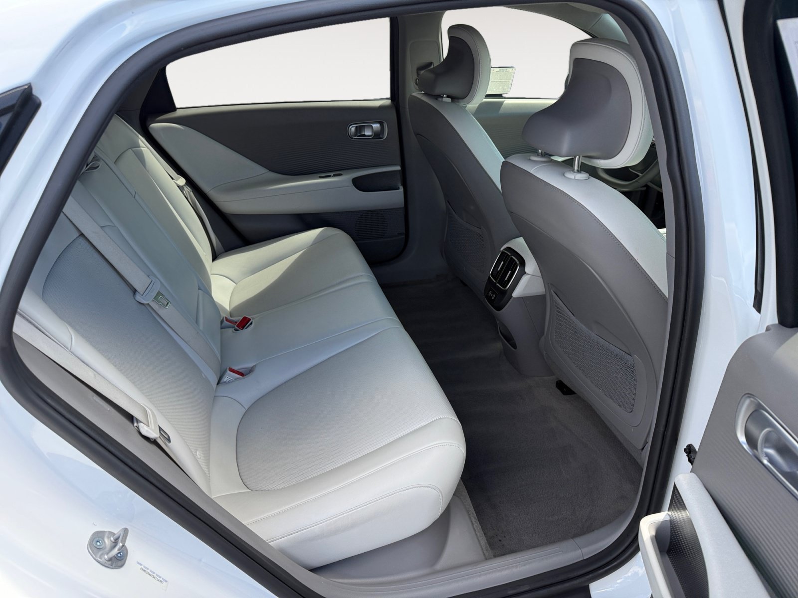 Used 2025 White Hyundai SEL image 18