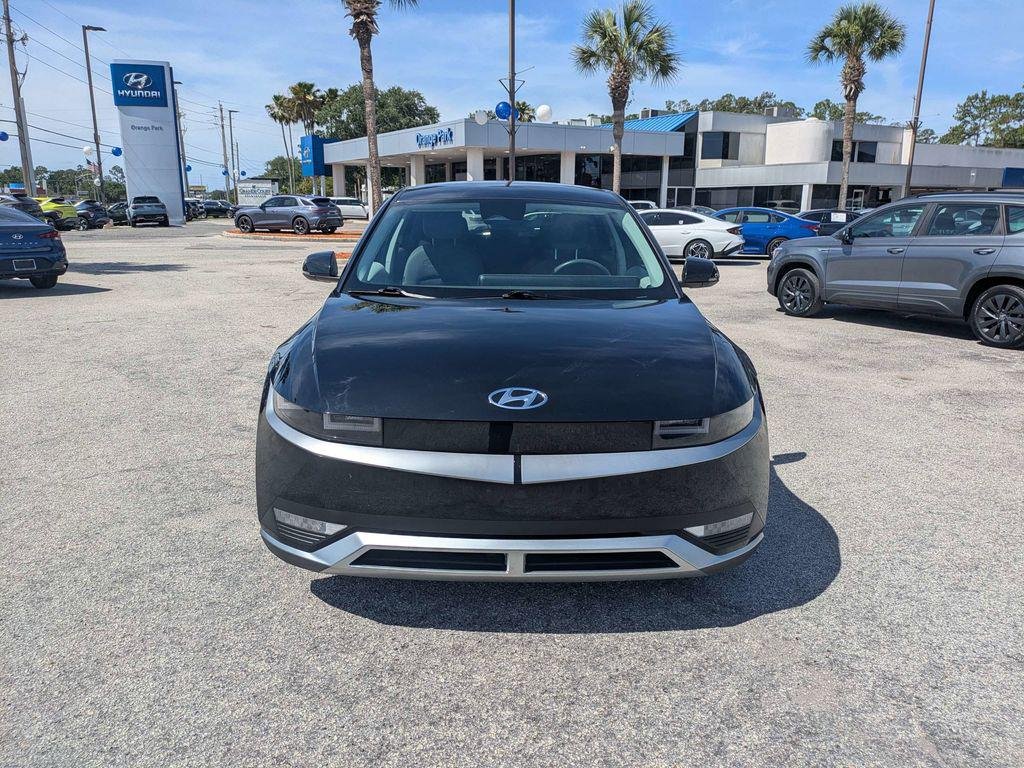 New 2023 Black Hyundai SE image 8