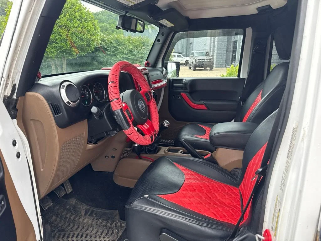 Used 2013 Bright White Jeep Unlimited Sahara image 11