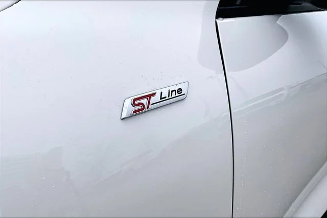 New 2026 Star White Metallic Tri-coat Ford ST-Line image 9