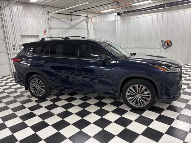 Used 2021 Gray Toyota Platinum image 3