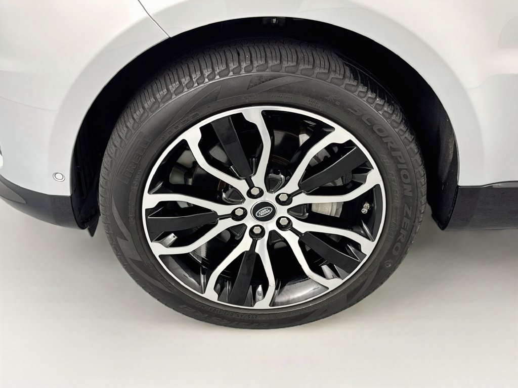 Used 2021 Silver Land Rover HSE Silver Edition image 32