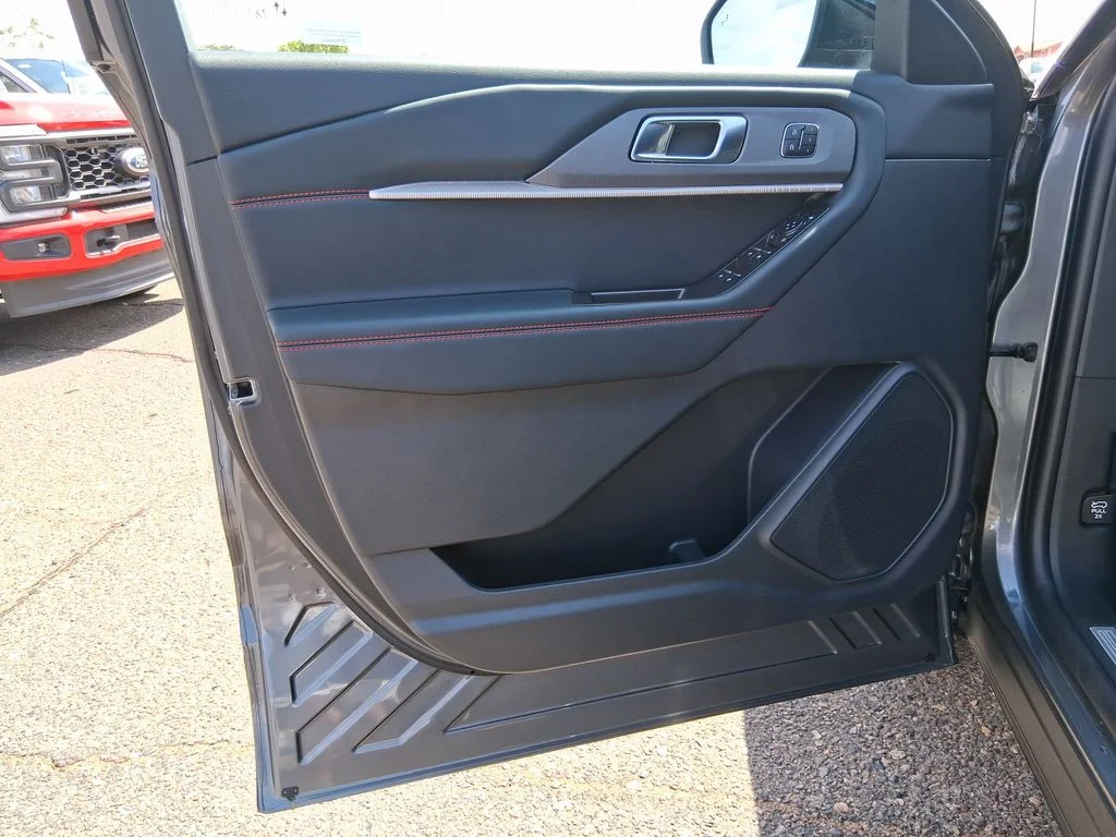 New 2025 Carbonized Gray Metallic Ford ST-Line image 10