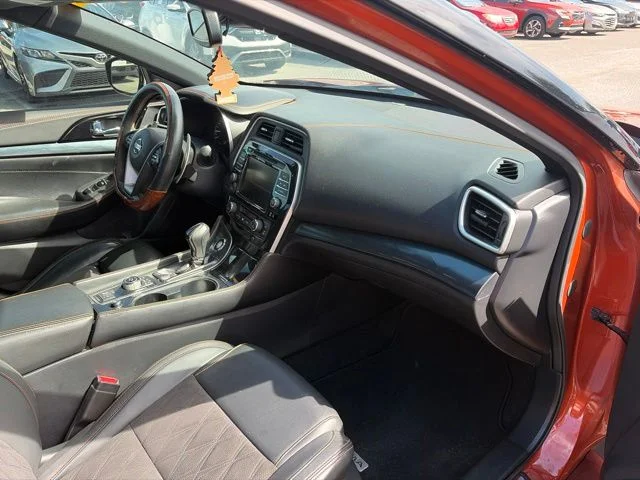 Used 2021 Orange Nissan SR image 9