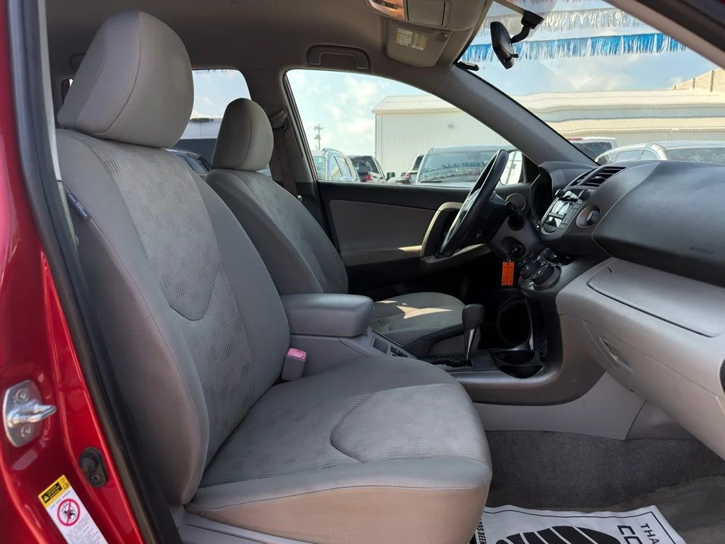 Used 2010 Red Toyota Base image 20