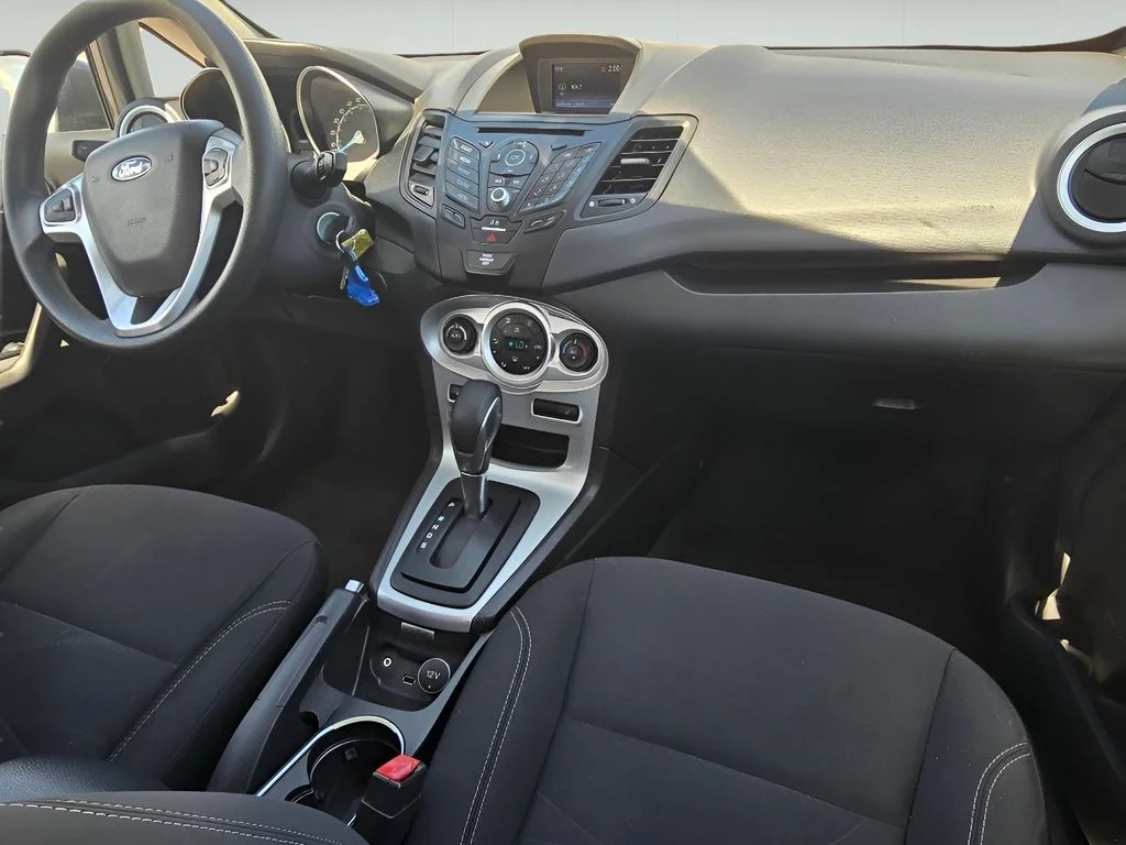 Used 2019 Magnetic Metallic Ford SE image 12
