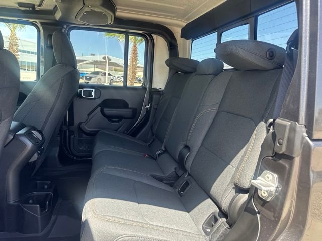 New 2026 Granite Crystal Metallic Clearcoat Jeep Sport S image 9
