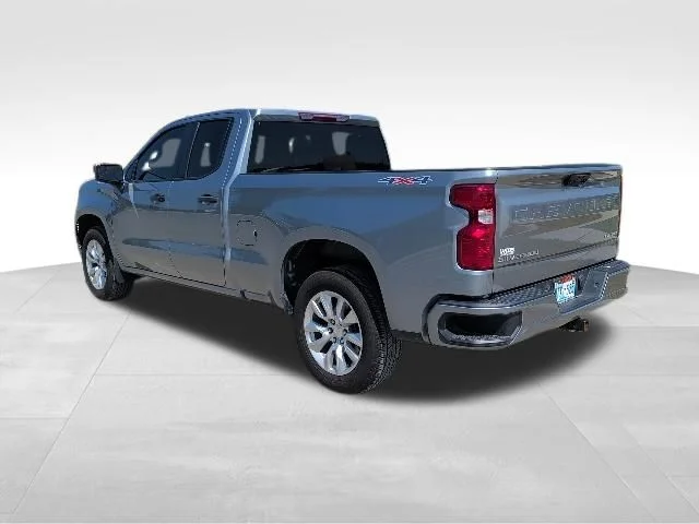 Used 2023 Gray Chevrolet Custom image 5