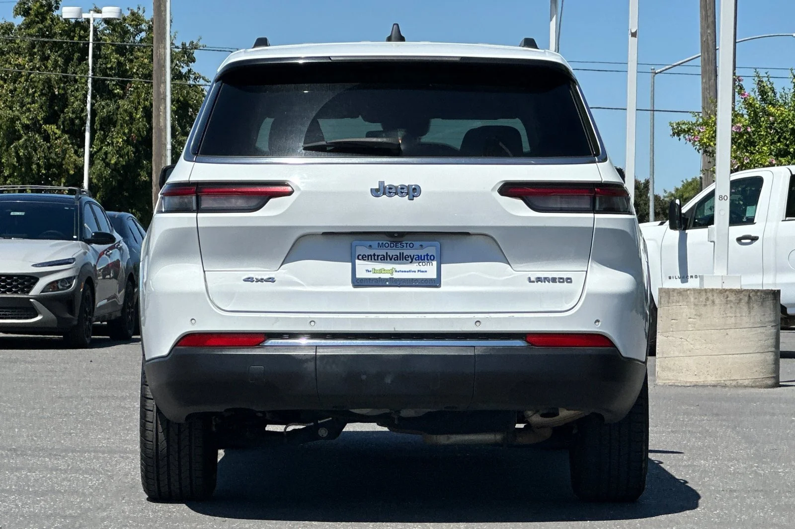 Used 2023 Bright White Clearcoat Jeep Laredo image 5