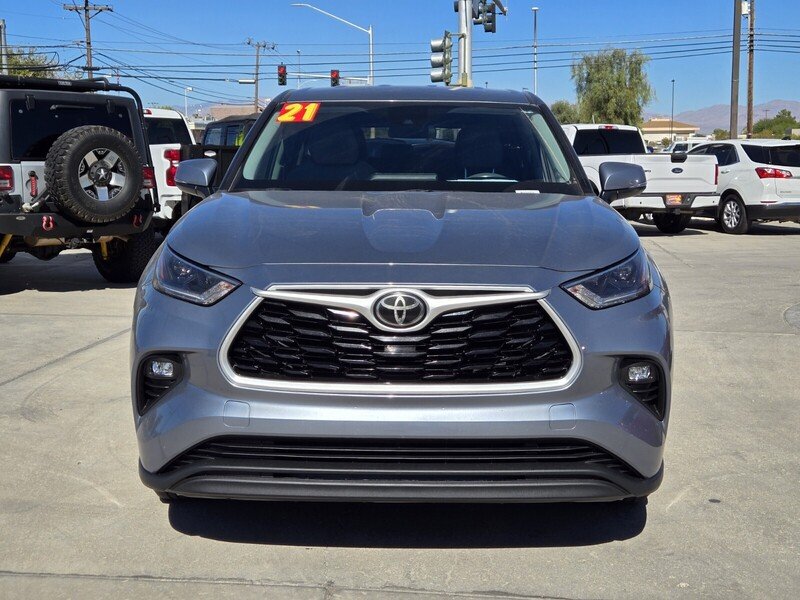 2021 Toyota Highlander LE photo 3