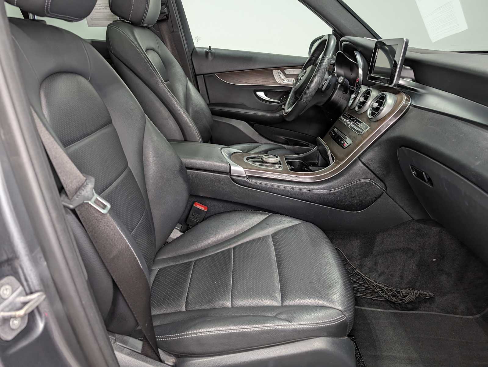 Used 2018 Selenite Grey Metallic Mercedes-Benz GLC 300 image 37