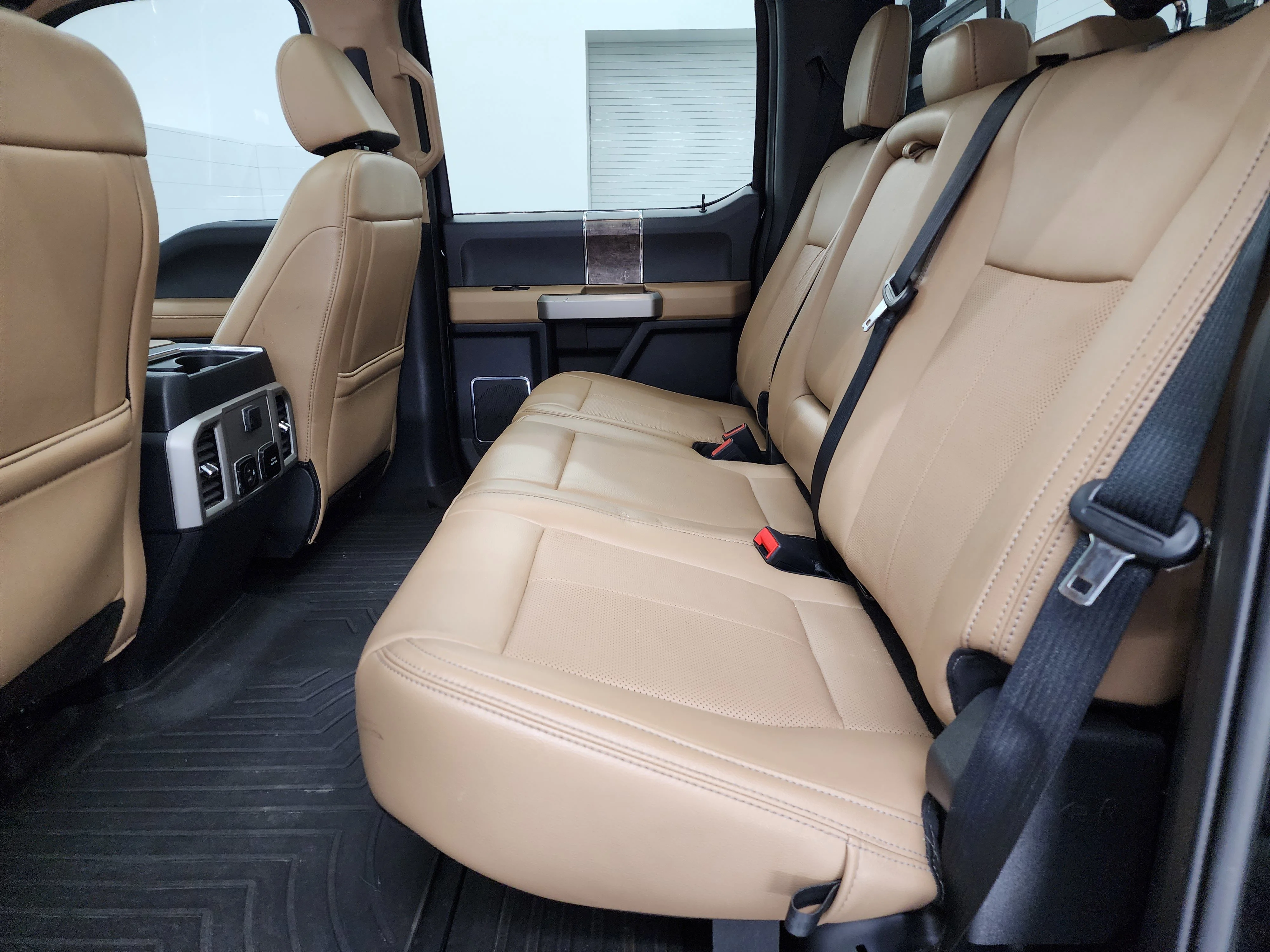 Used 2022 Agate Black Metallic Ford Lariat image 9