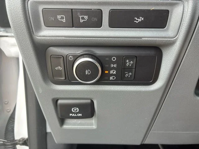 Used 2022 Oxford White Ford XLT image 30