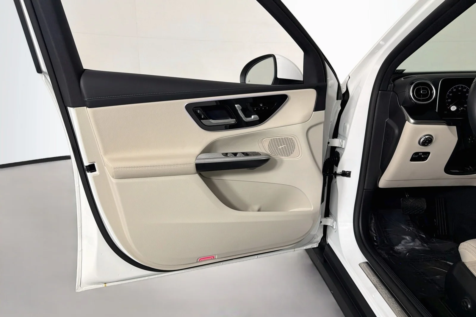 Used 2024 Polar White Mercedes-Benz 300 image 21