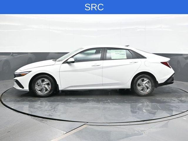 New 2026 White Hyundai SE image 4