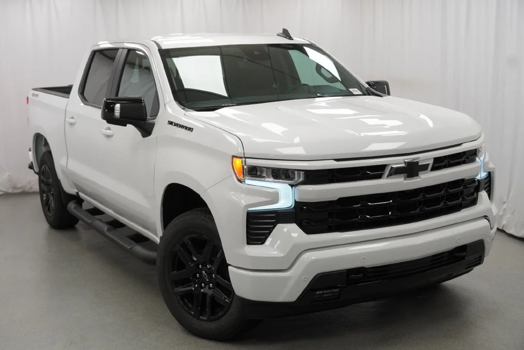 New 2026 Summit White Chevrolet RST image 34