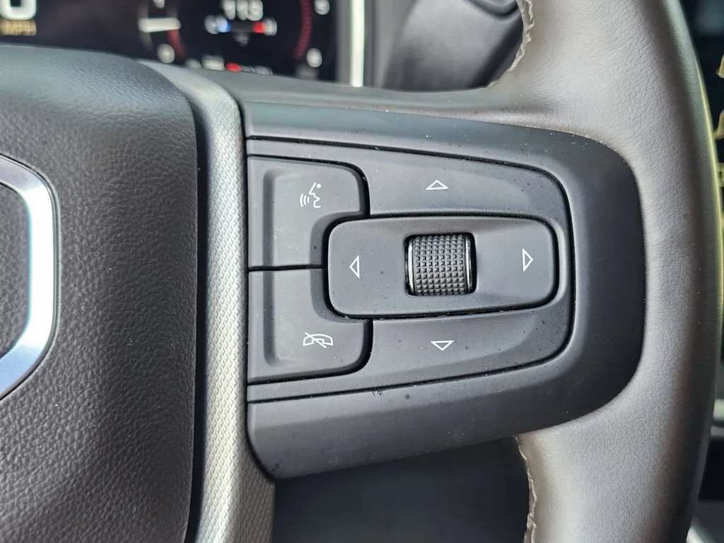 Used 2025 White Frost Tricoat GMC Denali image 23
