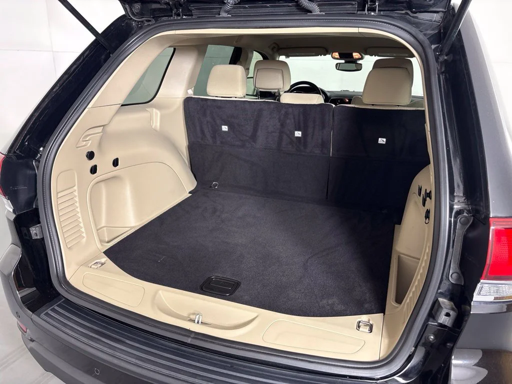 Used 2022 Black Jeep Laredo E image 19