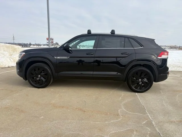 New 2026 Black Volkswagen 2.0T SE w/Technology image 17