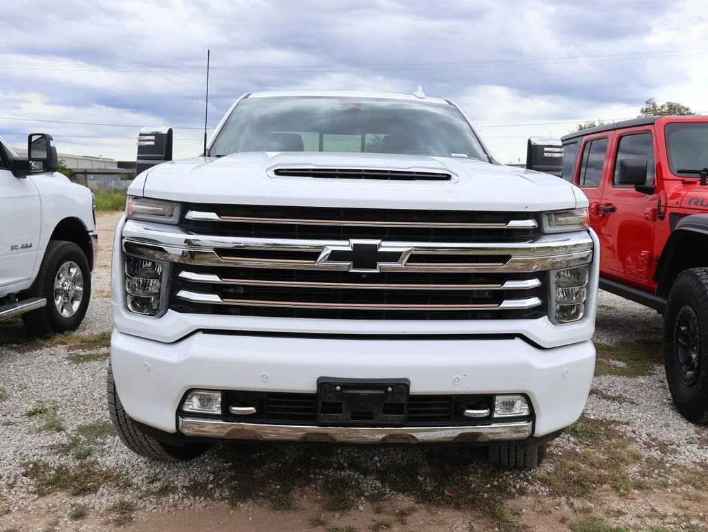 Used 2022 White Chevrolet High Country image 6