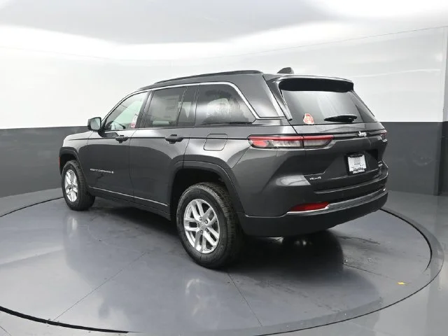 New 2026 Baltic Gray Metallic Clear-Coat Exterior Paint Jeep Laredo X image 6