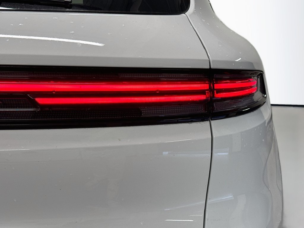Used 2025 White Porsche  image 33