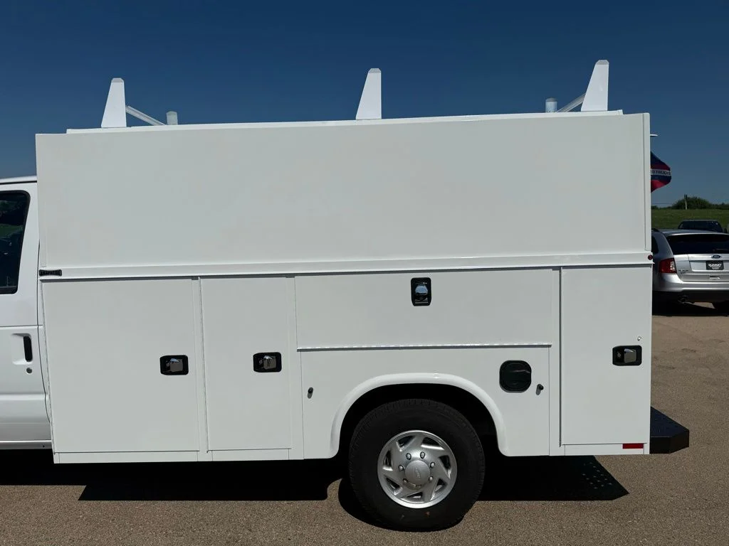 New 2026 Oxford White Ford E-350 SRW image 23
