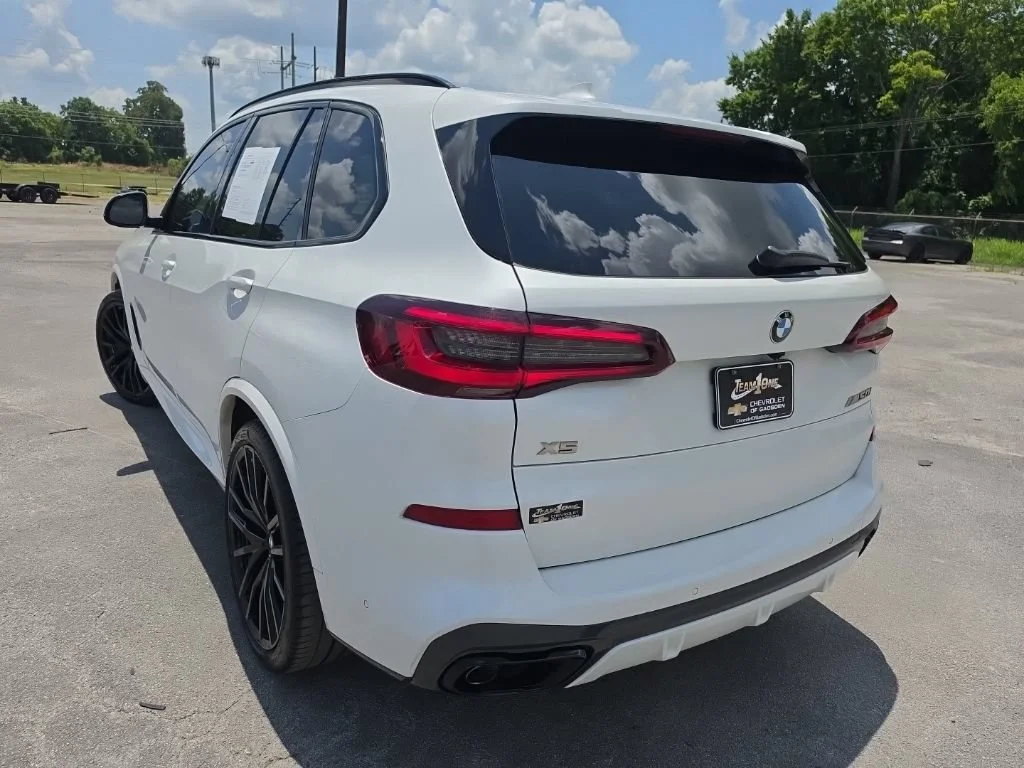 Used 2022 White BMW M50i image 3