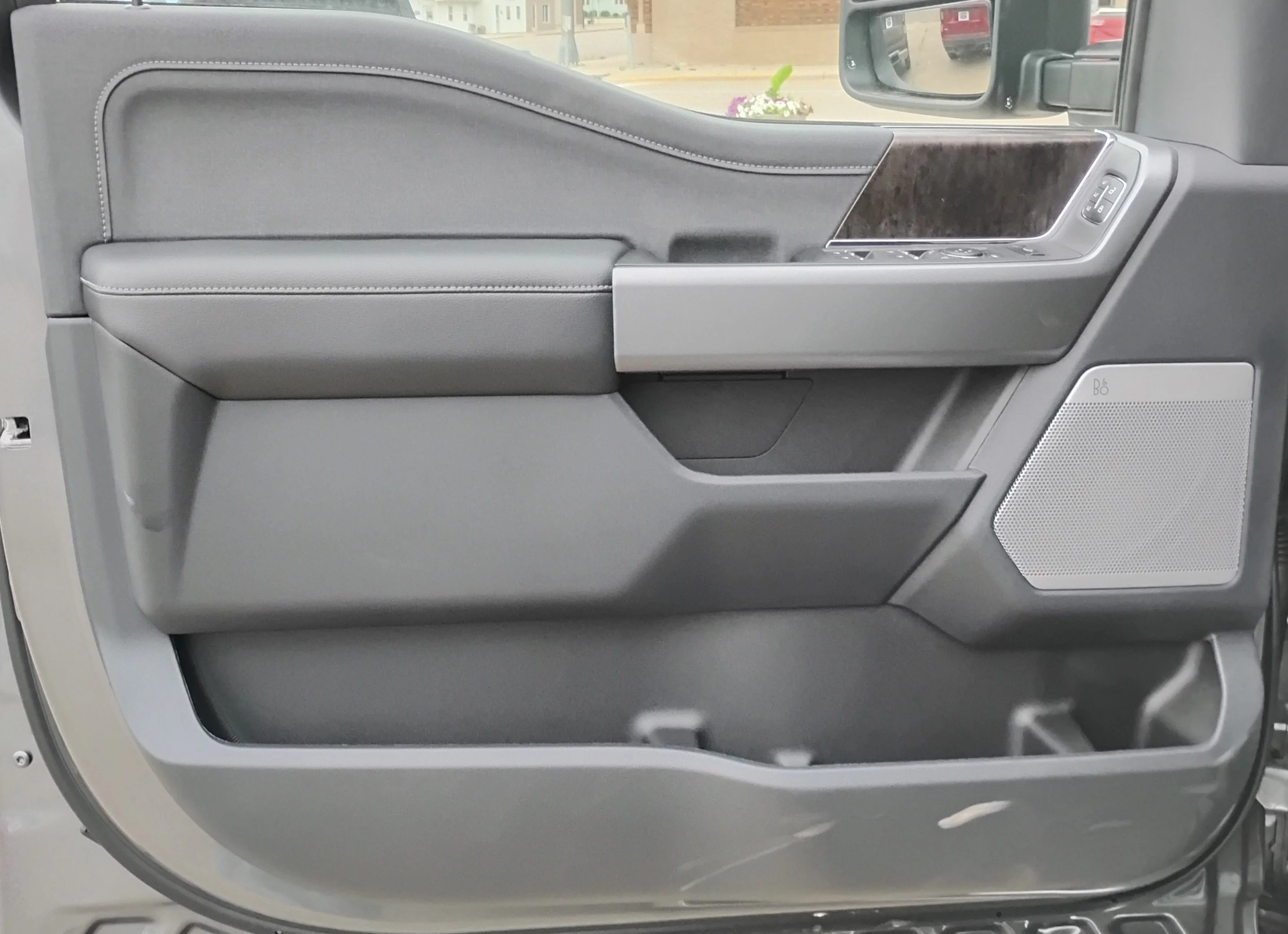 New 2026 Carbonized Gray Metallic Ford F-350® Lariat® image 9
