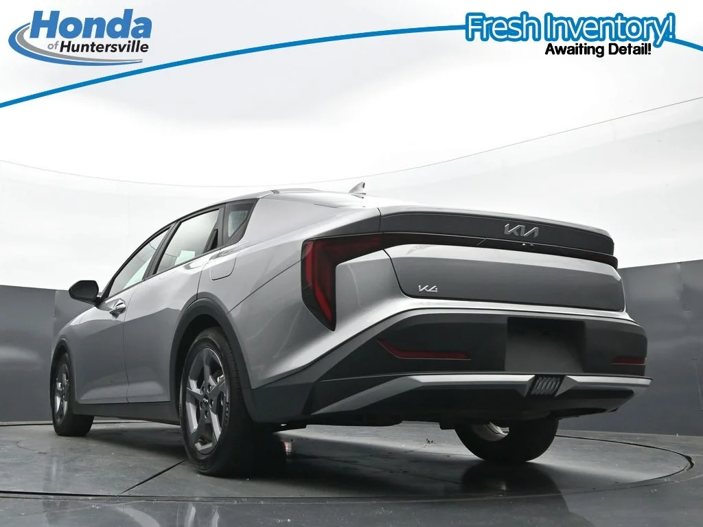 2025 Kia K4 LXS - Photo 30