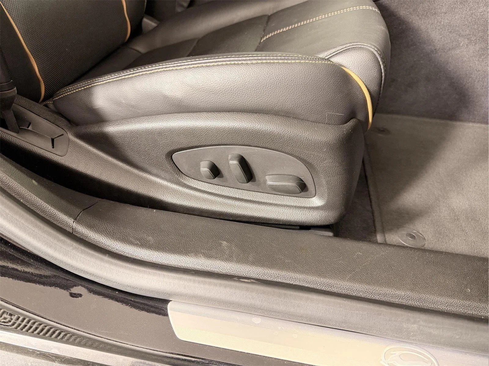Used 2018 MOSAIC BLACK METALLIC Chevrolet Premier image 23