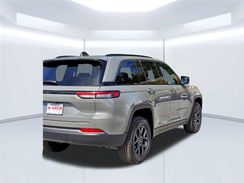 New 2027 Gray Jeep Laredo Altitude image 40