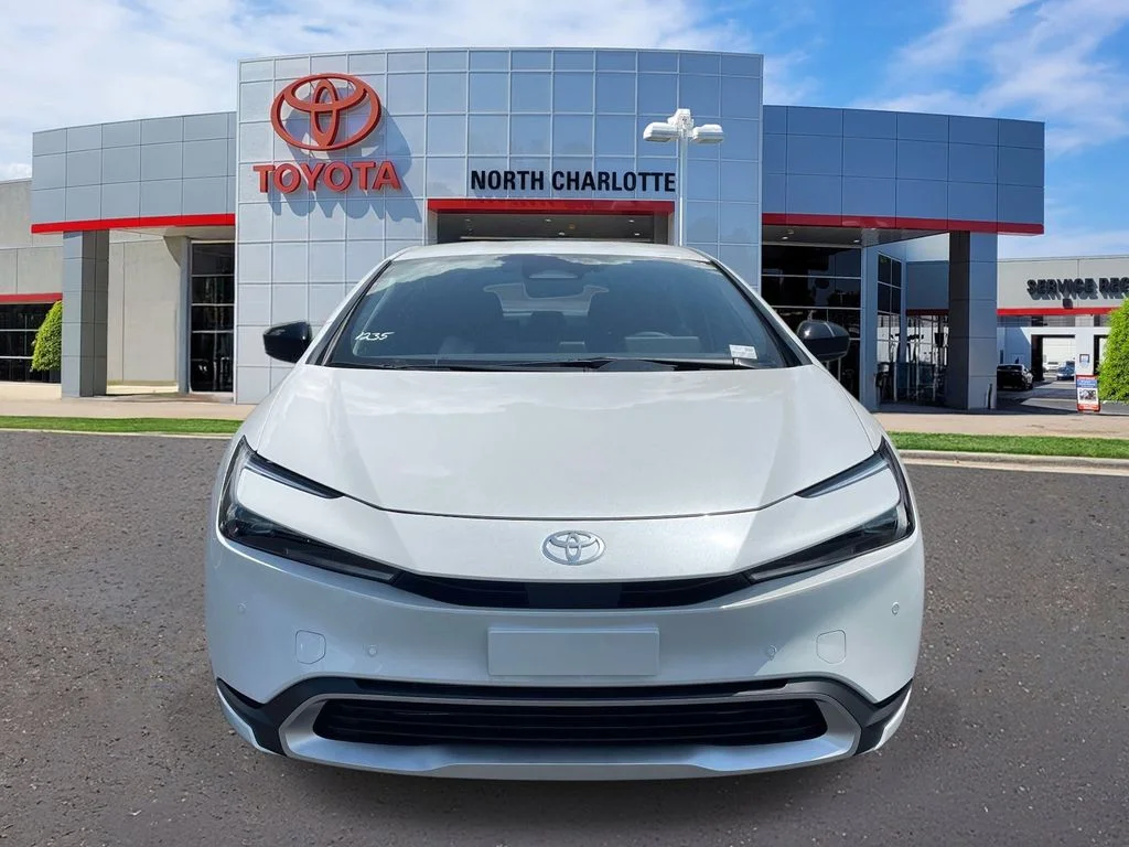 New 2026 Wind Chill Pearl Toyota SE image 3