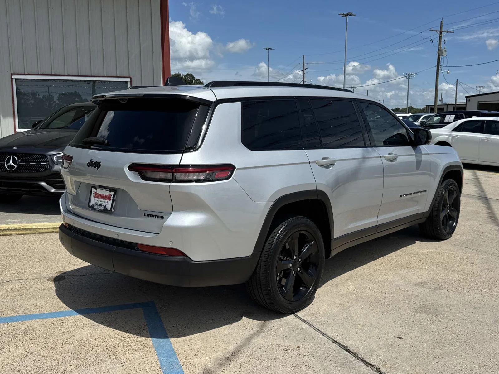 Used 2024 Silver Zynith Jeep Limited image 7