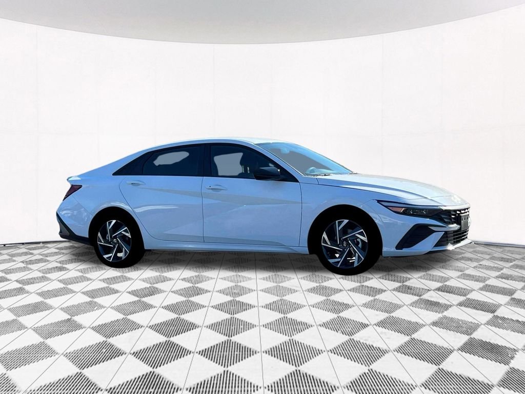 2025 Hyundai Elantra SEL - Photo 16