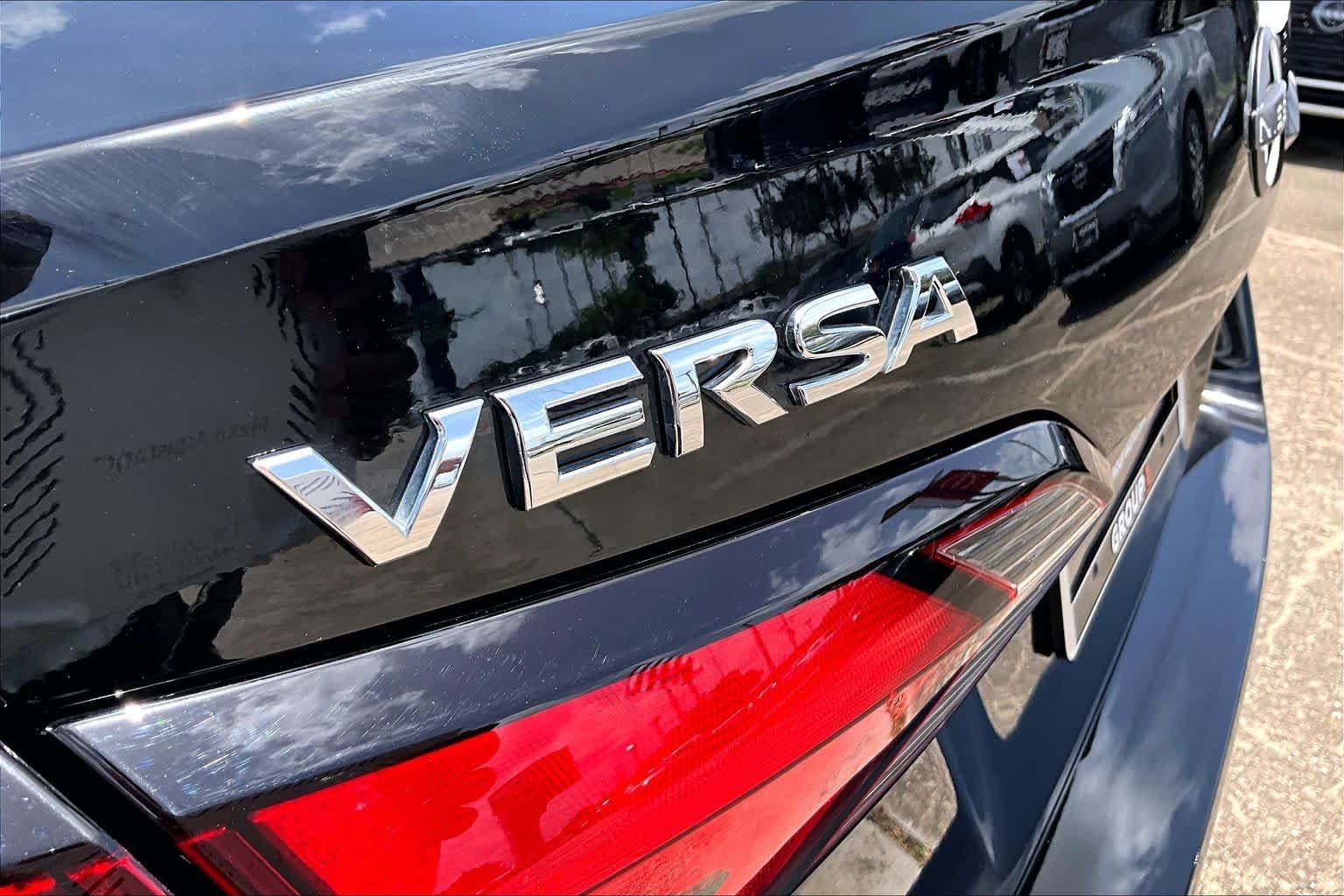 Used 2025 Super Black Nissan SV image 30