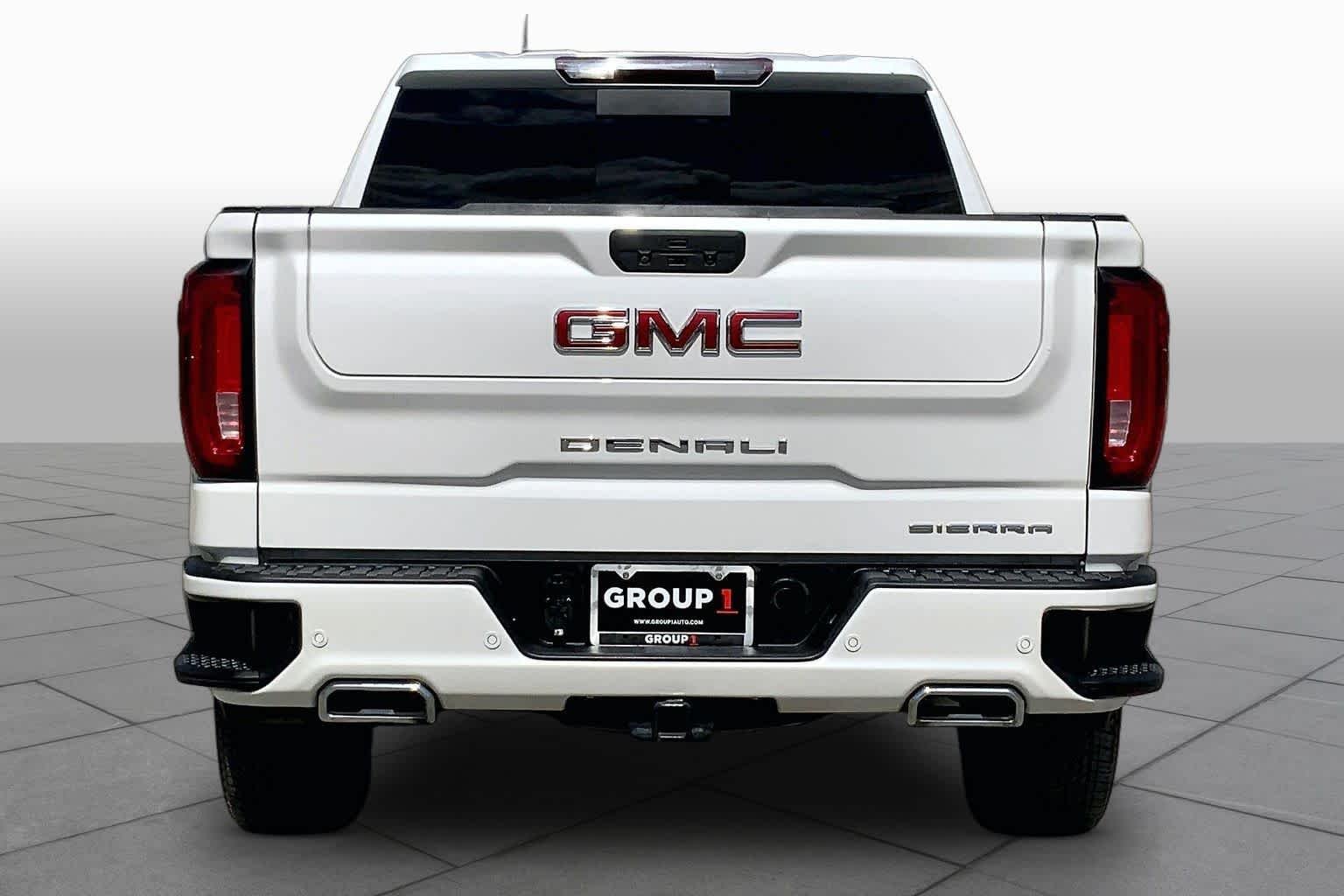 Used 2021 White Frost Tricoat GMC Denali image 5