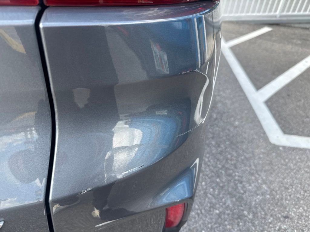 Used 2022 Gray Chevrolet RS image 7