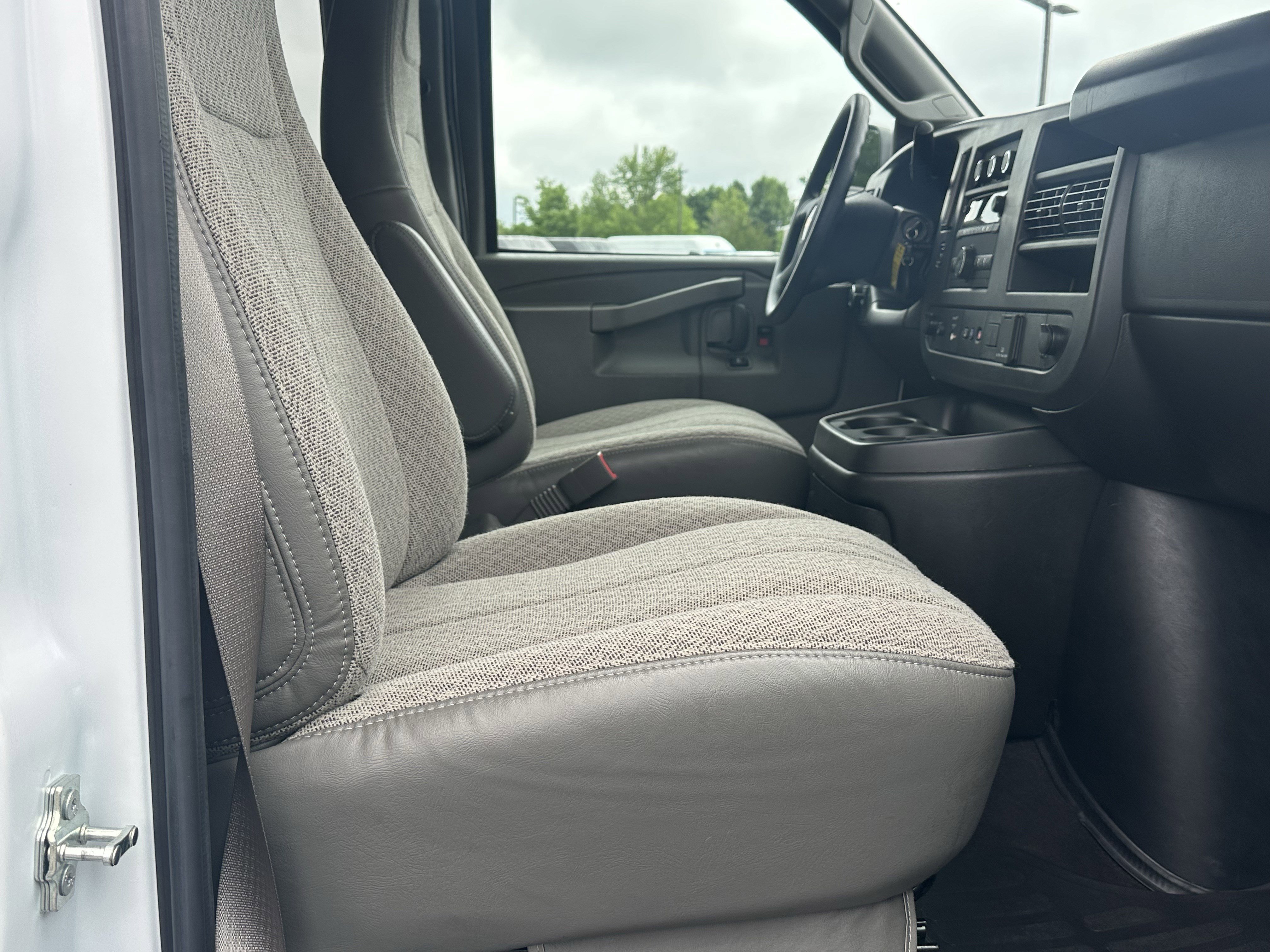 Used 2025 Summit White Chevrolet LT image 14