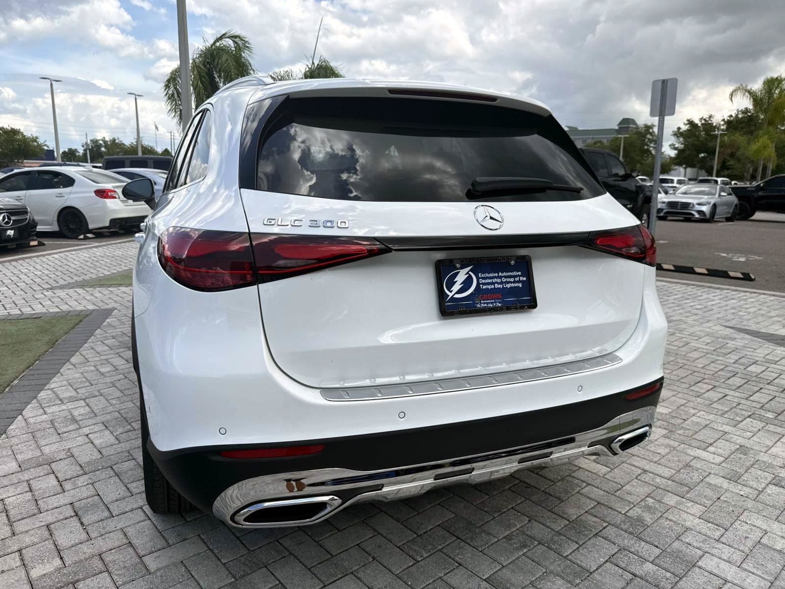 New 2026 Polar White Mercedes-Benz 300 SUV image 9