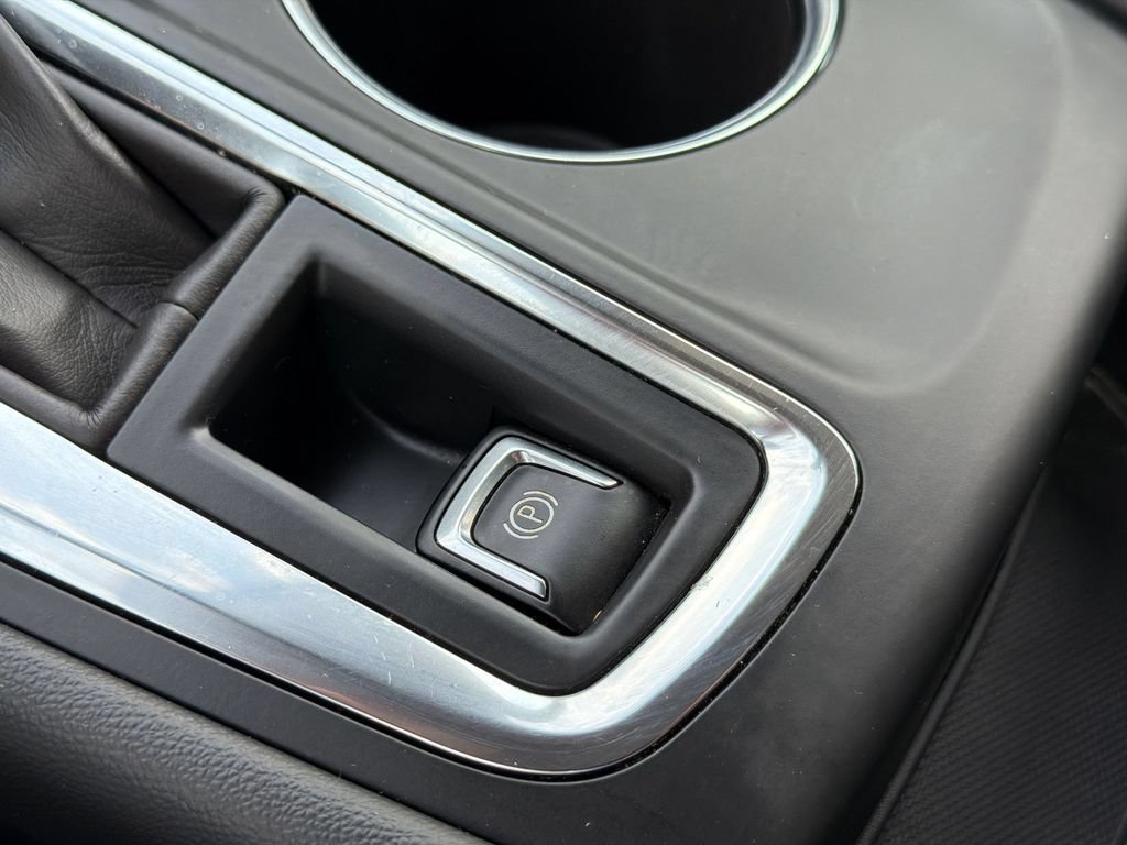 Used 2024 White Chevrolet LS image 33