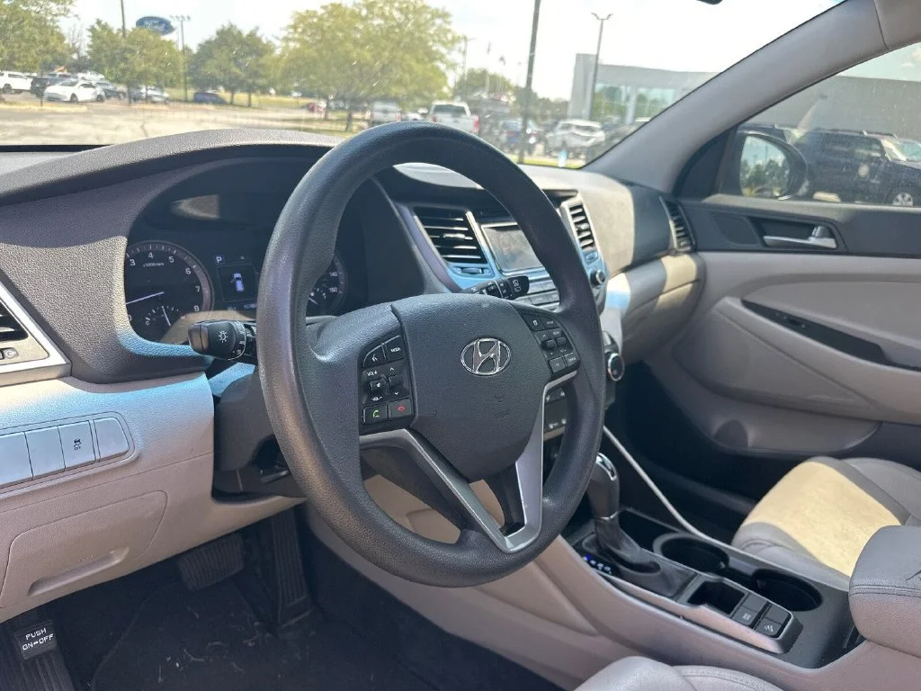 Used 2016 Gray Hyundai SE image 13