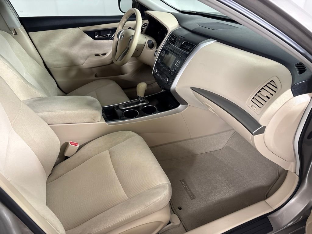 Used 2013 Beige Nissan 2.5 SV image 16
