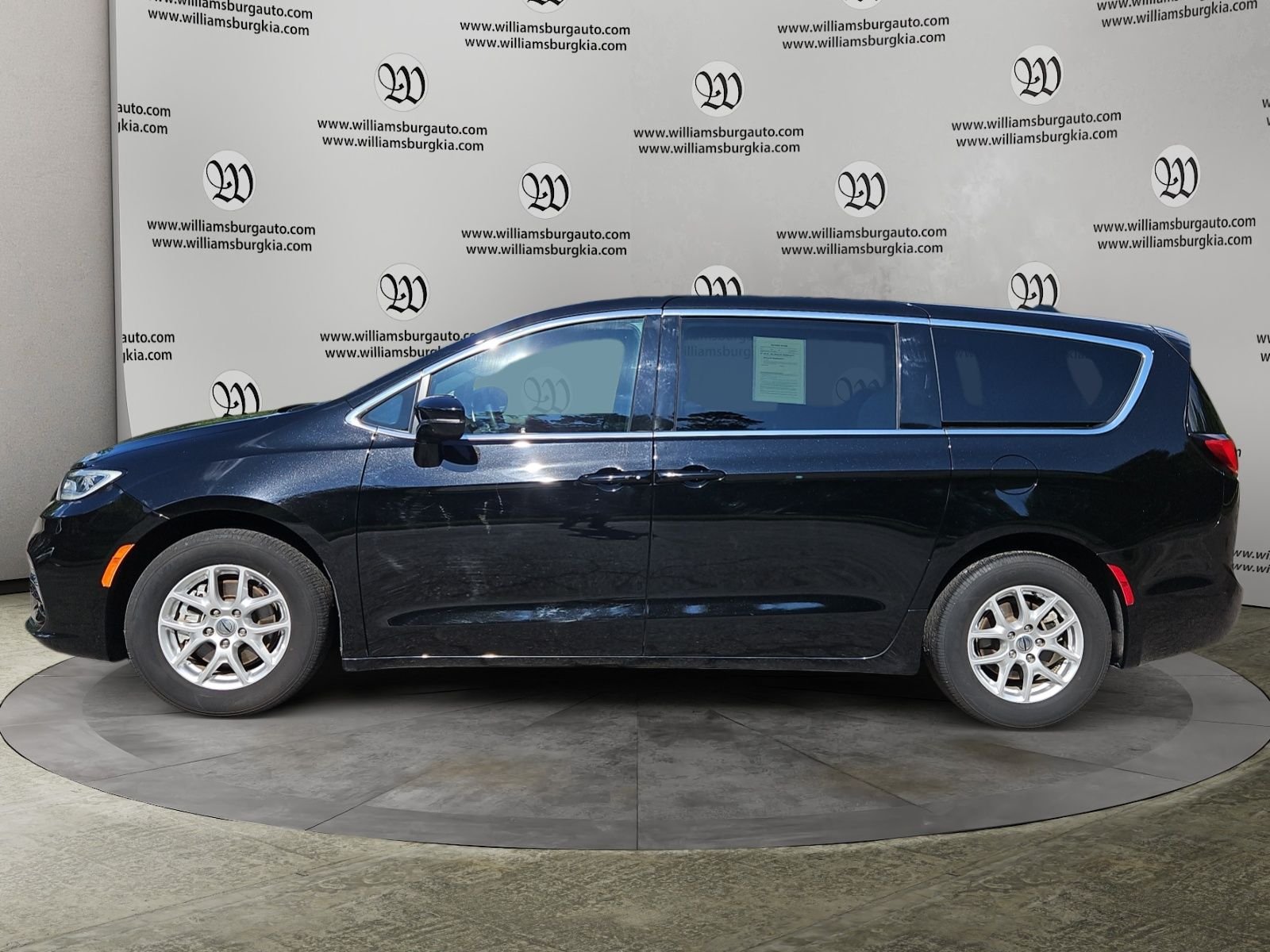 Used 2025 Black Chrysler Select image 2